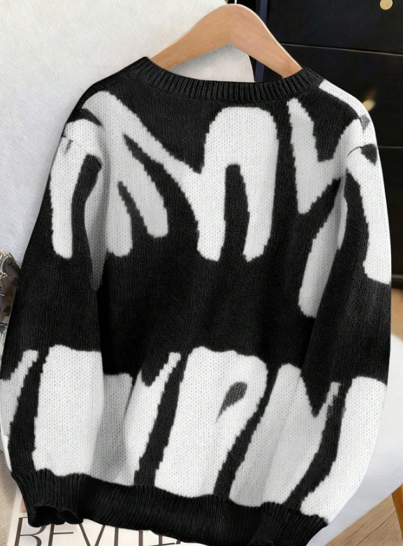 Pink & White Abstract Knit Sweater – Cozy Winter Wear