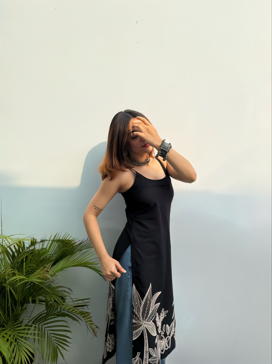 Fusion Black Embroidered Side-Slit Tunic / Kurti